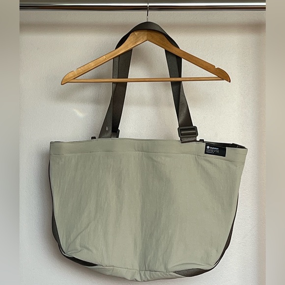 lululemon athletica Handbags - Women’s Lululemon Clean Lines Tote Bag Designed For Everyday